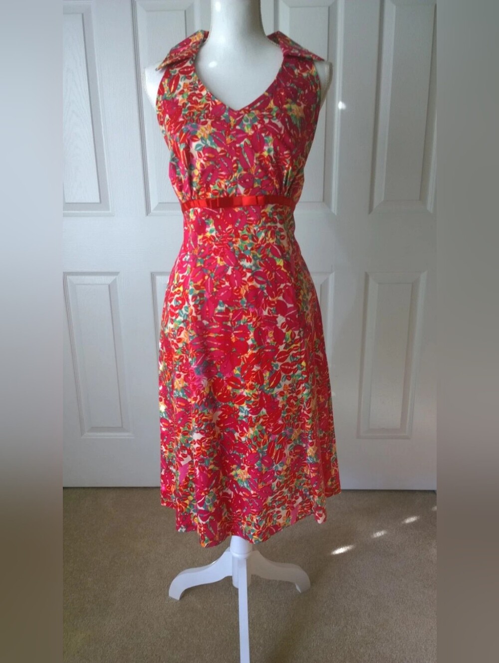 Red Floral V-Neck Sleeveless Dress